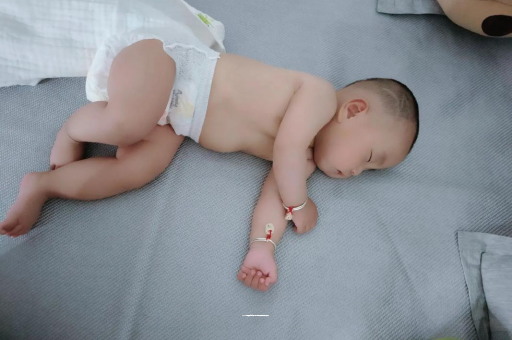 试管代怀生子合法吗宝宝头上长痱子